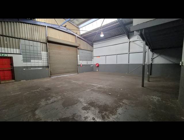 264M² WAREHOUSE TO LET IN JET PARK